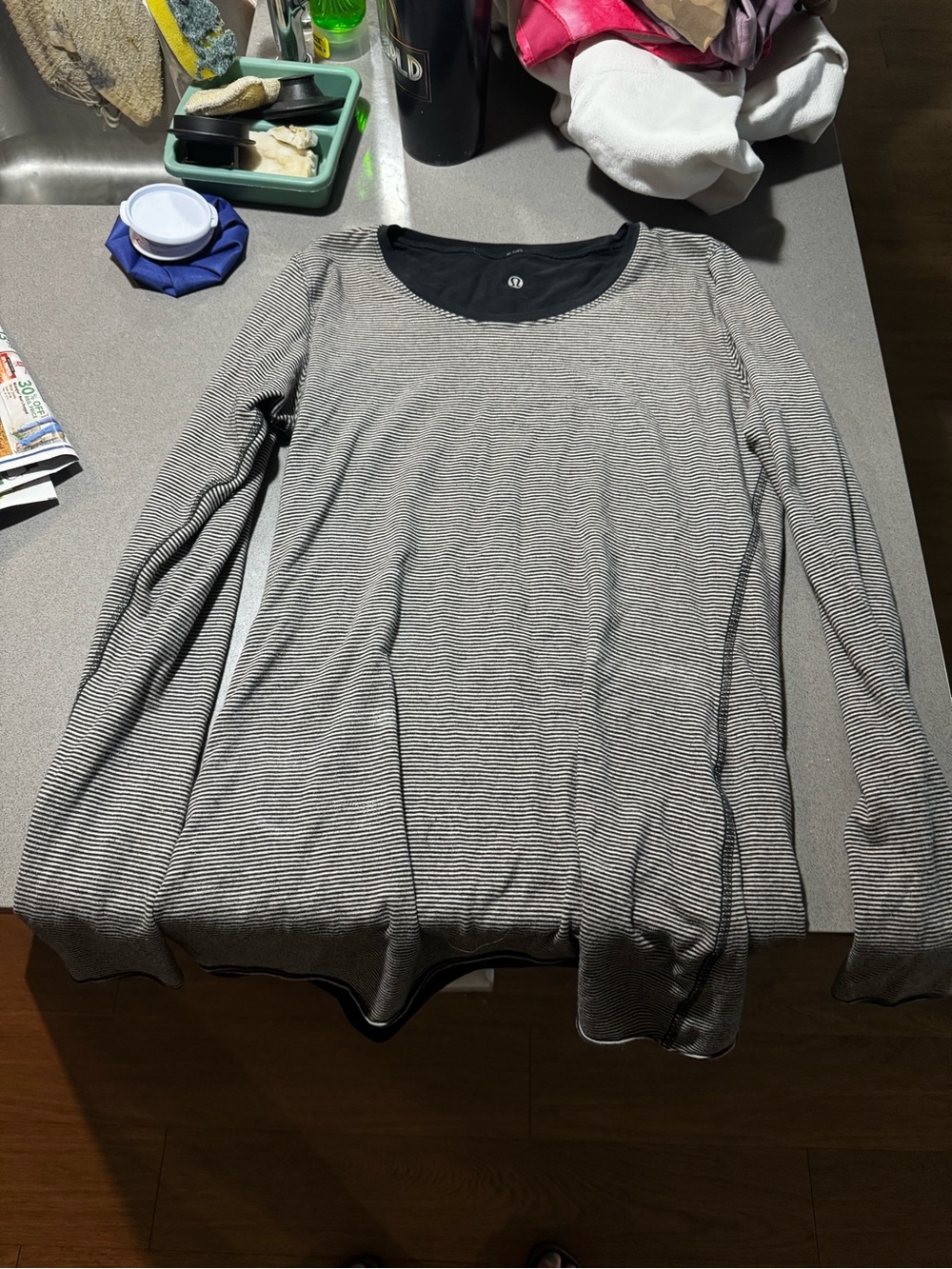 lululemon athletica Women's Long Sleeve Striped Black/Grey Tee